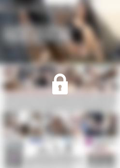 Open thighs for voyeurs