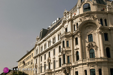 Cara, Secrétaire soumise