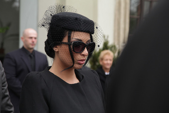 Anissa Kate, la Veuve / La femme à la voilette noire