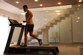 Anissa Kate, la Veuve / La femme à la voilette noire