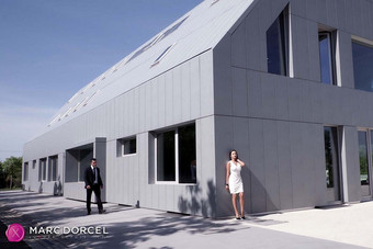 Lucy, la nouvelle secrétaire