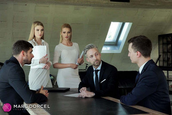 Lucy, la nouvelle secrétaire