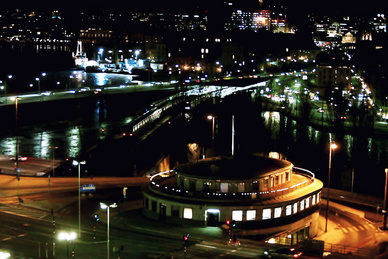 Anissa Kate, la Veuve / La femme à la voilette noire