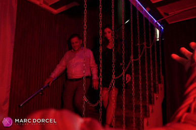 Cléa, die unterwürfige