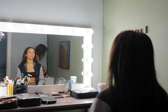 The backstage of the photoshoot : Kima et Karina