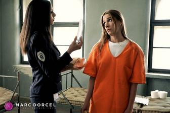 Cassie del Isla a trouvé un Sex Toy dans le courrier d'Alexis Crystal dans La Prisonnière la nouvelle production de Marc Dorcel en VOD sur Dorcel Visi